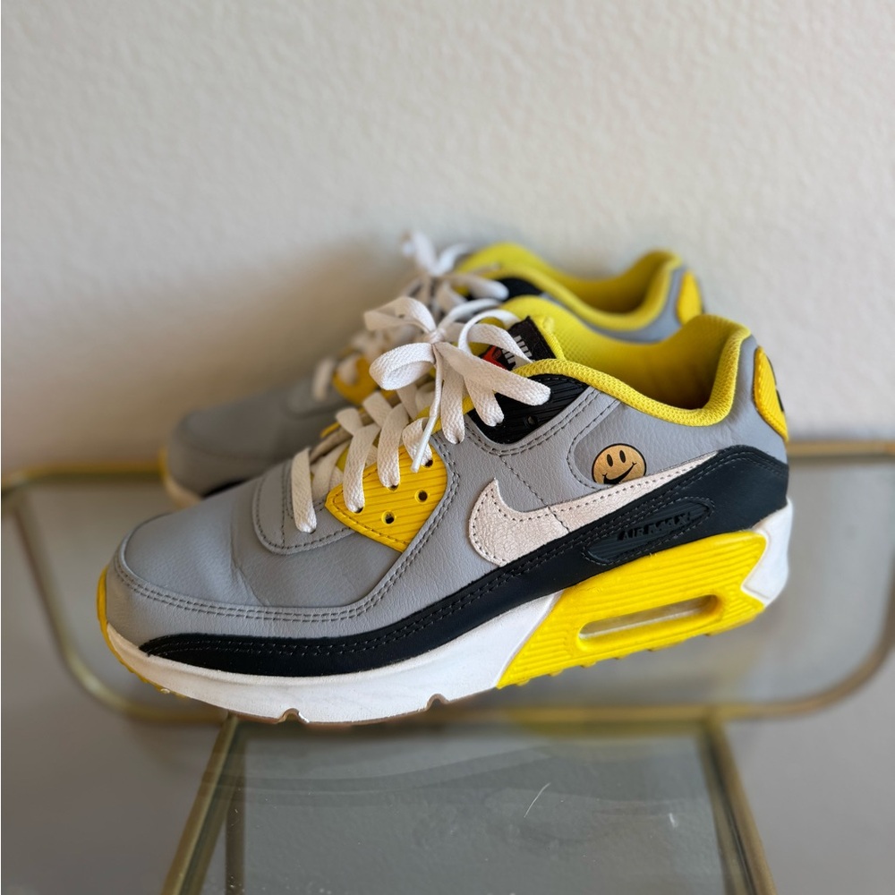 Nike Air Max 90 Leather Go The Extra Smile